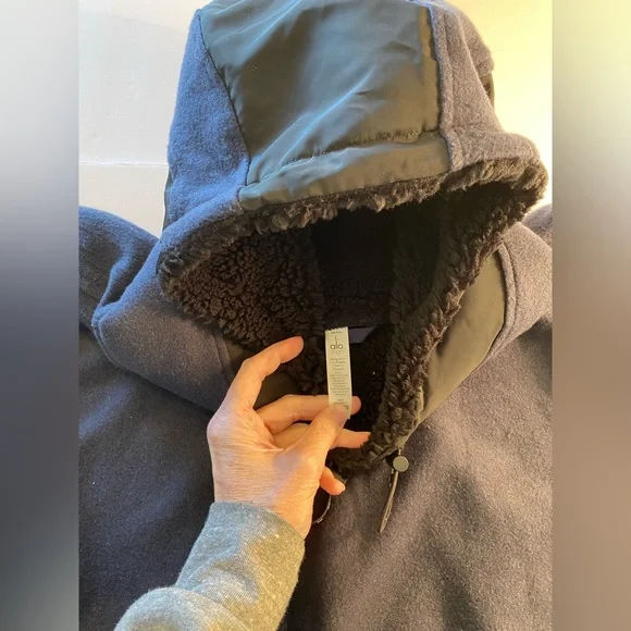 Alo Yoga Dark Navy/Black Chill Pullover Large  NWOT - Picture 6 of 9